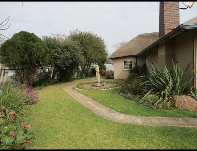 4 BEDROOM HOUSE FOR SALE IN CINDERELLA